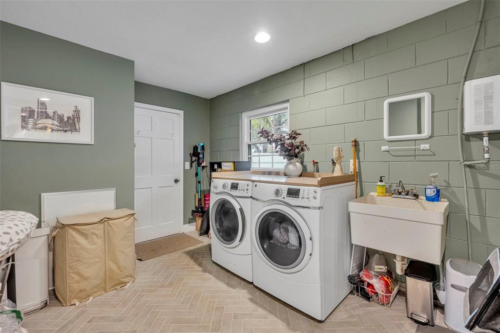 180 Spring Lake Hills Drive Altamonte Springs, FL 32714 - Photo 35 of 67 a utility room with dryer washer and a view of living room