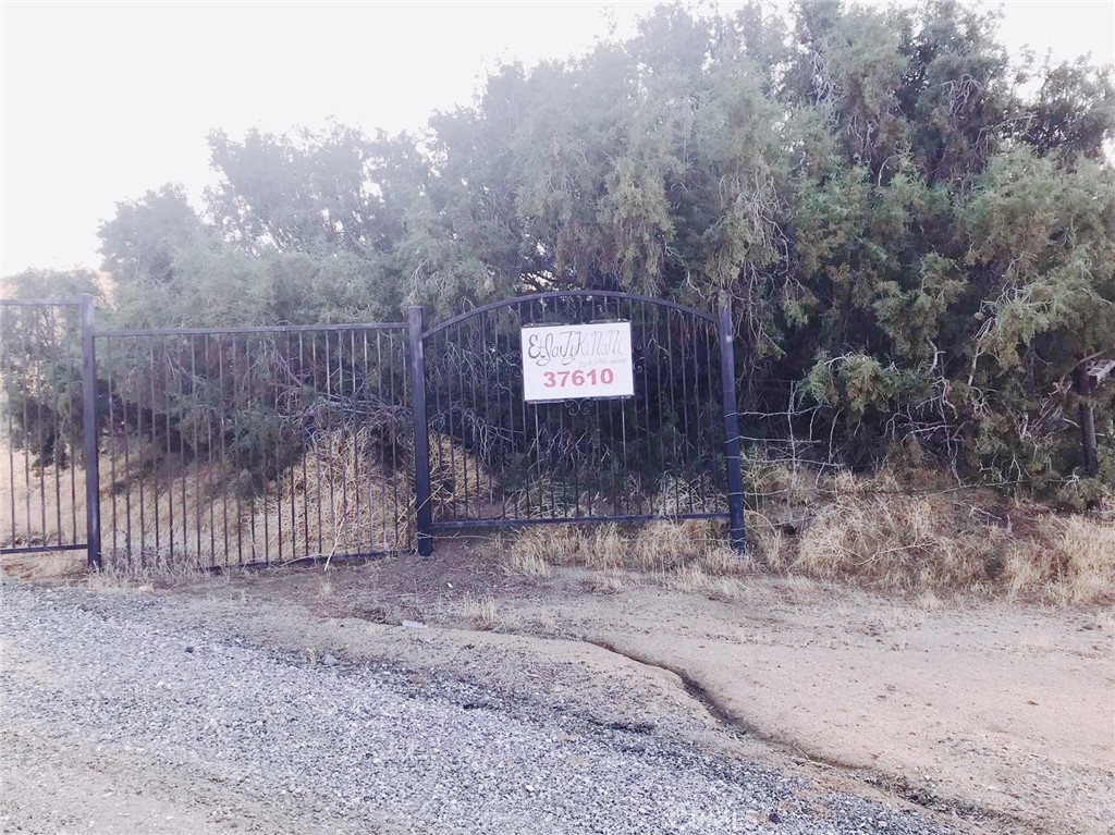 37610 Canton Way Caliente, CA 93518 - Photo 2 of 7