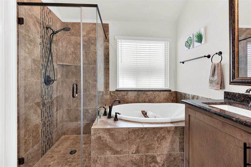 1023 Clydeview Road Forney, TX 75126 - Photo 14 of 28 Primary Ensuite Bath
