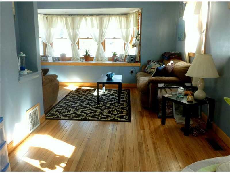 14 Field Road Harpswell, ME 04079 - Photo 3 of 19 Living Room.