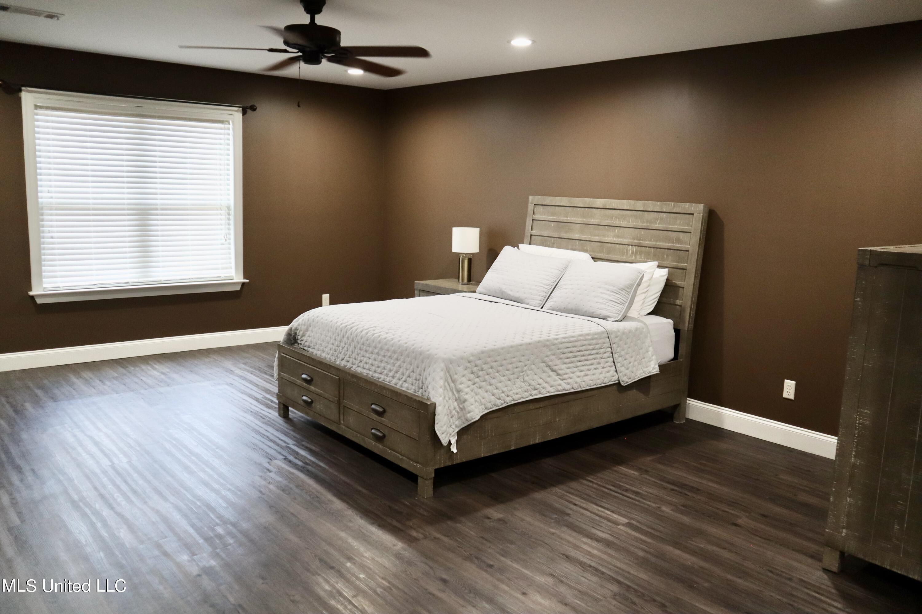 129 Musgrove Road Batesville, MS 38606 - Photo 20 of 23 IMG_4897