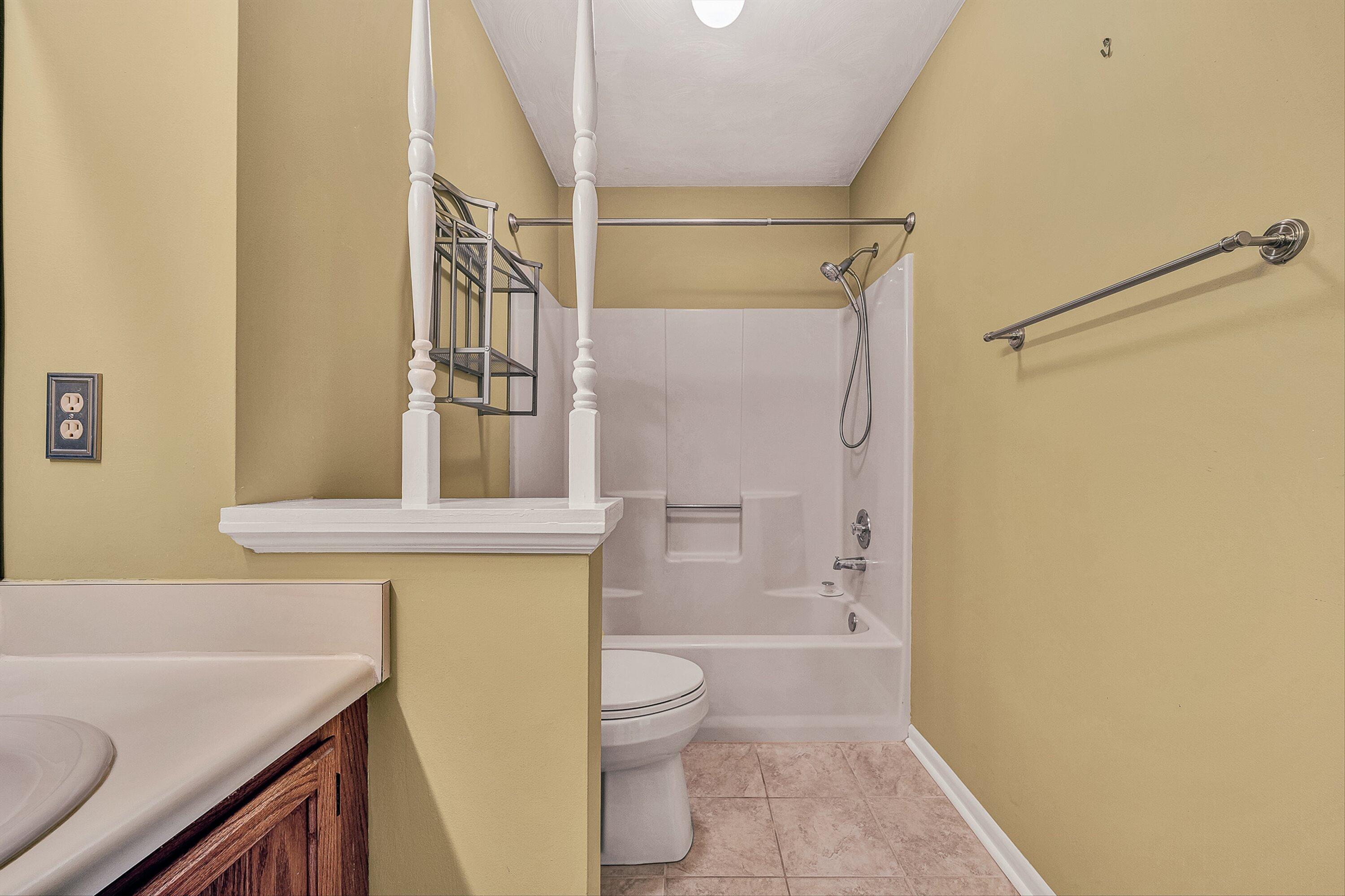 7901 Cedar Edge Road Roanoke, VA 24018 - Photo 20 of 49 Hallway Bathroom