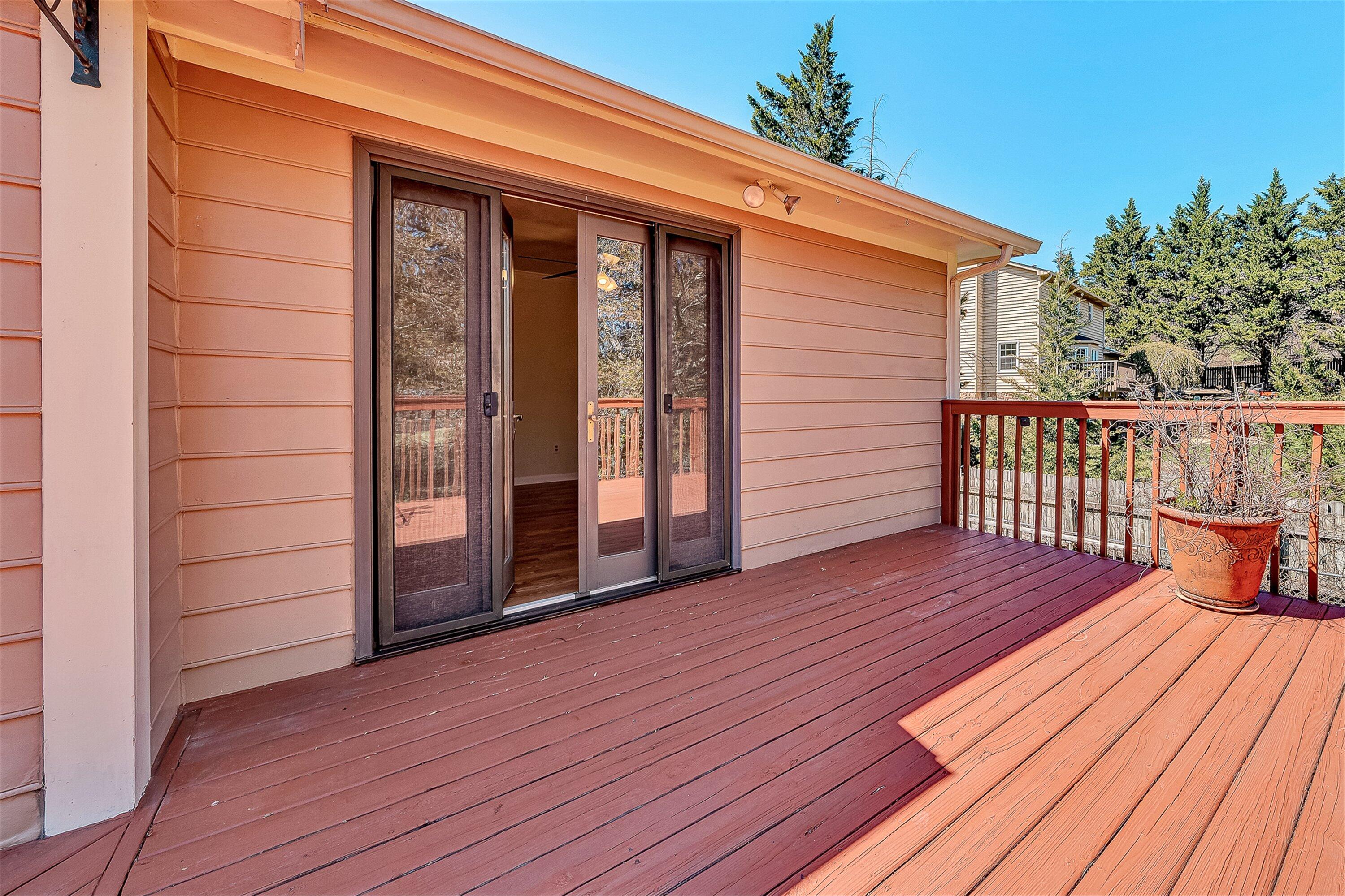 7901 Cedar Edge Road Roanoke, VA 24018 - Photo 29 of 49 Primary Suite Access