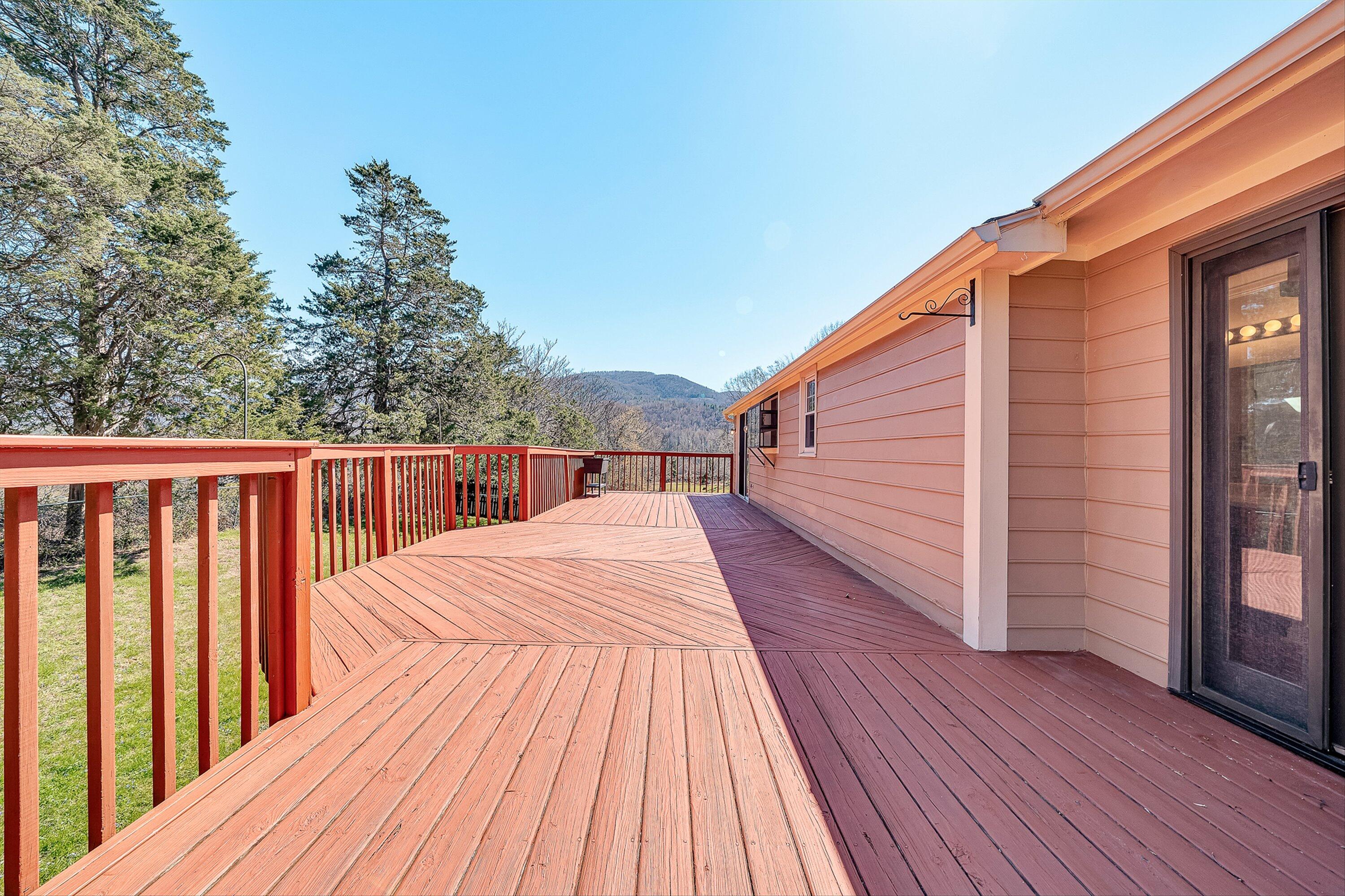 7901 Cedar Edge Road Roanoke, VA 24018 - Photo 30 of 49 Perfect for Entertaining