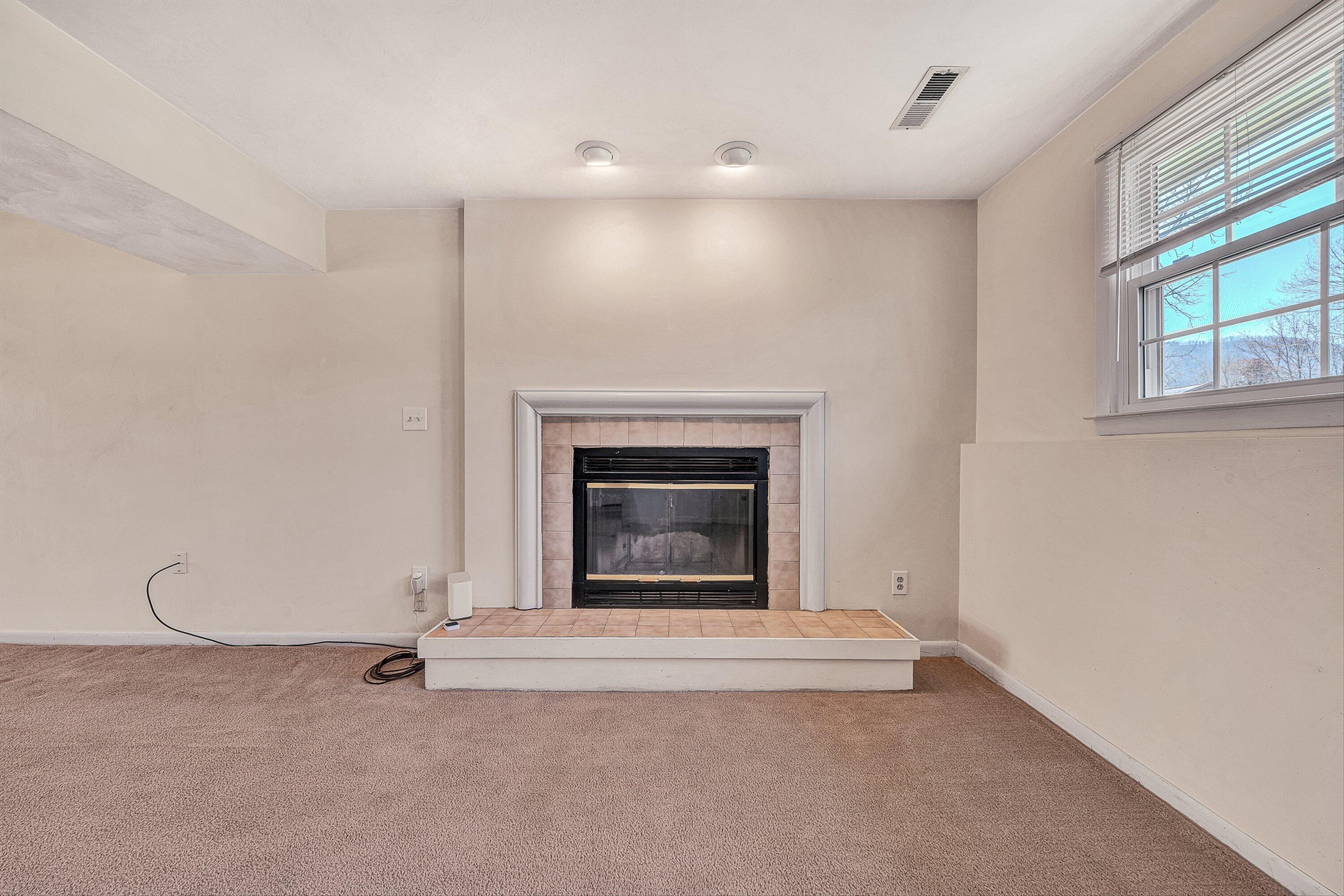 7901 Cedar Edge Road Roanoke, VA 24018 - Photo 36 of 49 Family Room