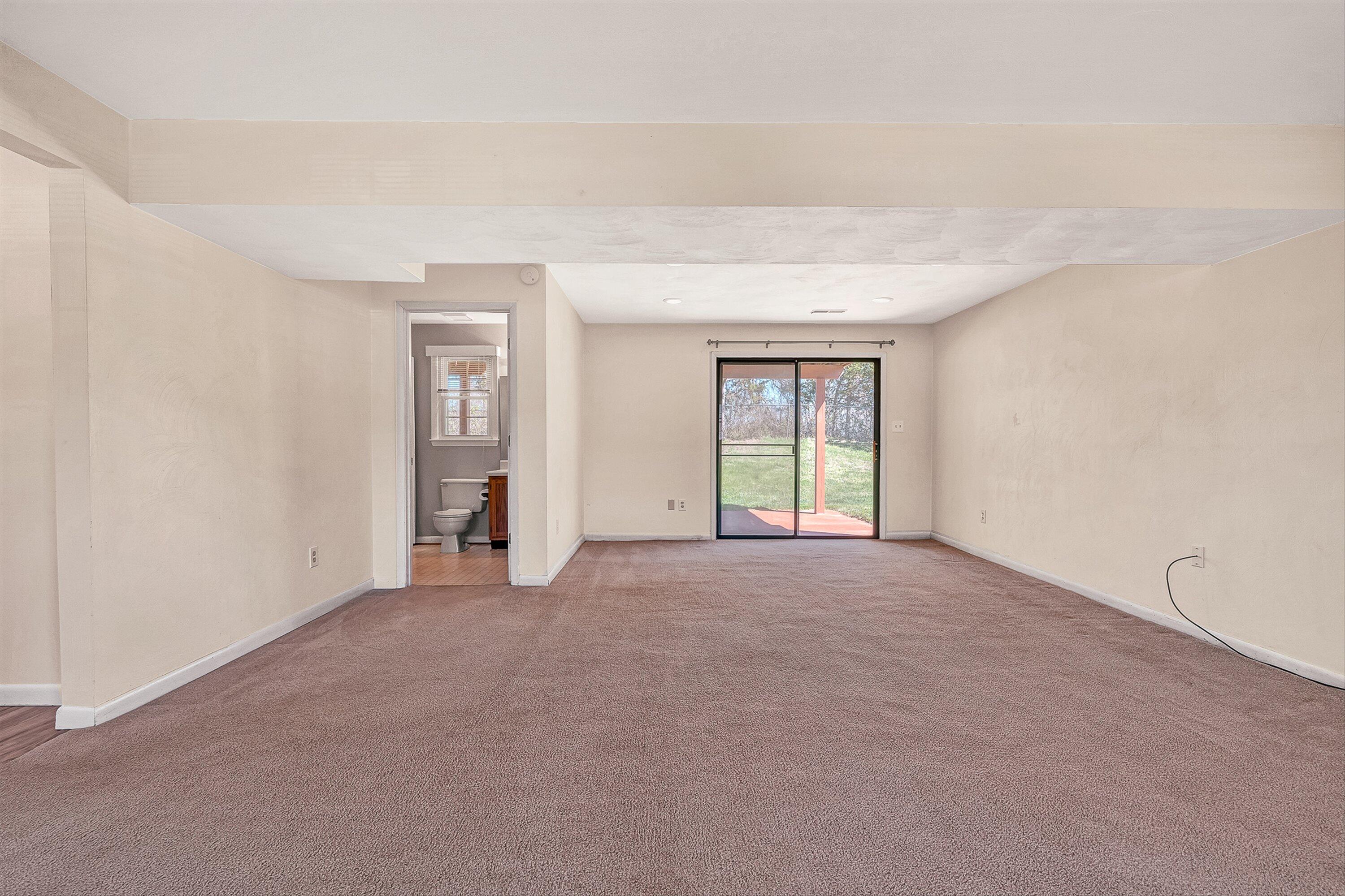 7901 Cedar Edge Road Roanoke, VA 24018 - Photo 38 of 49 Family Room