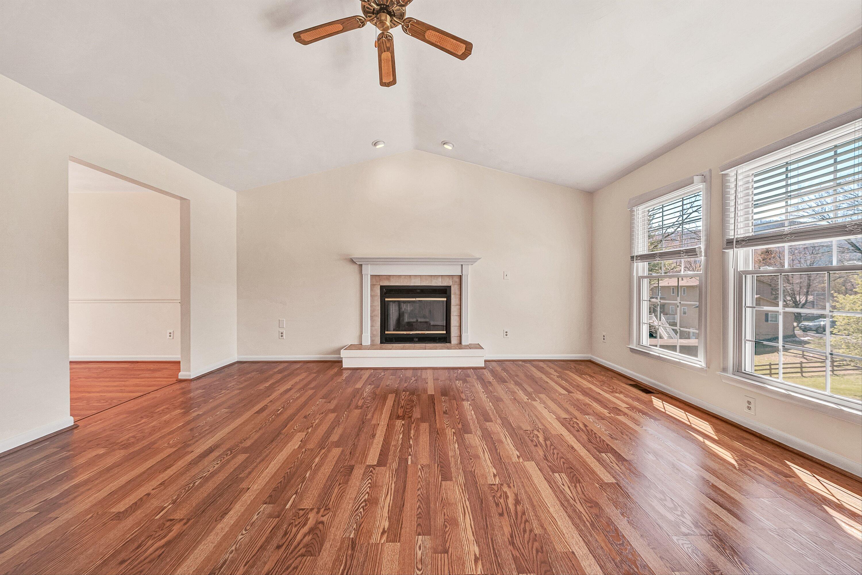 7901 Cedar Edge Road Roanoke, VA 24018 - Photo 4 of 49 Great Room