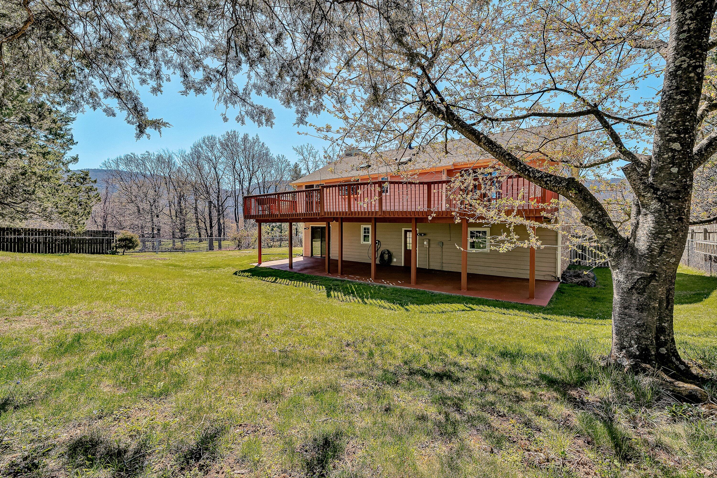 7901 Cedar Edge Road Roanoke, VA 24018 - Photo 42 of 49 Back of Home