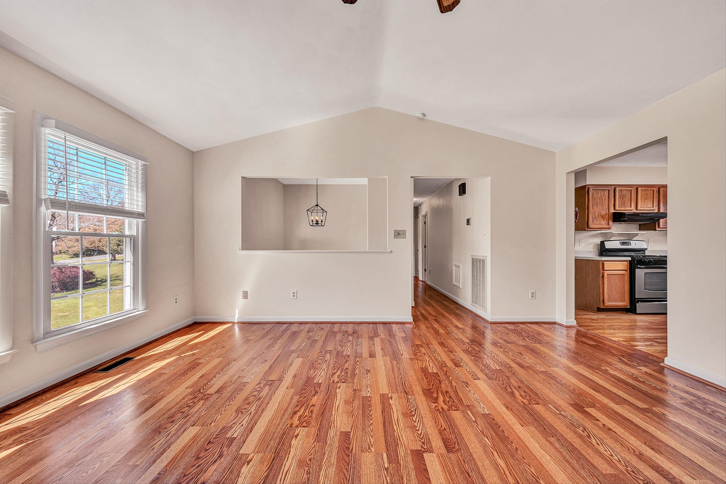 7901 Cedar Edge Road Roanoke, VA 24018 - Photo 6 of 49 Great Room