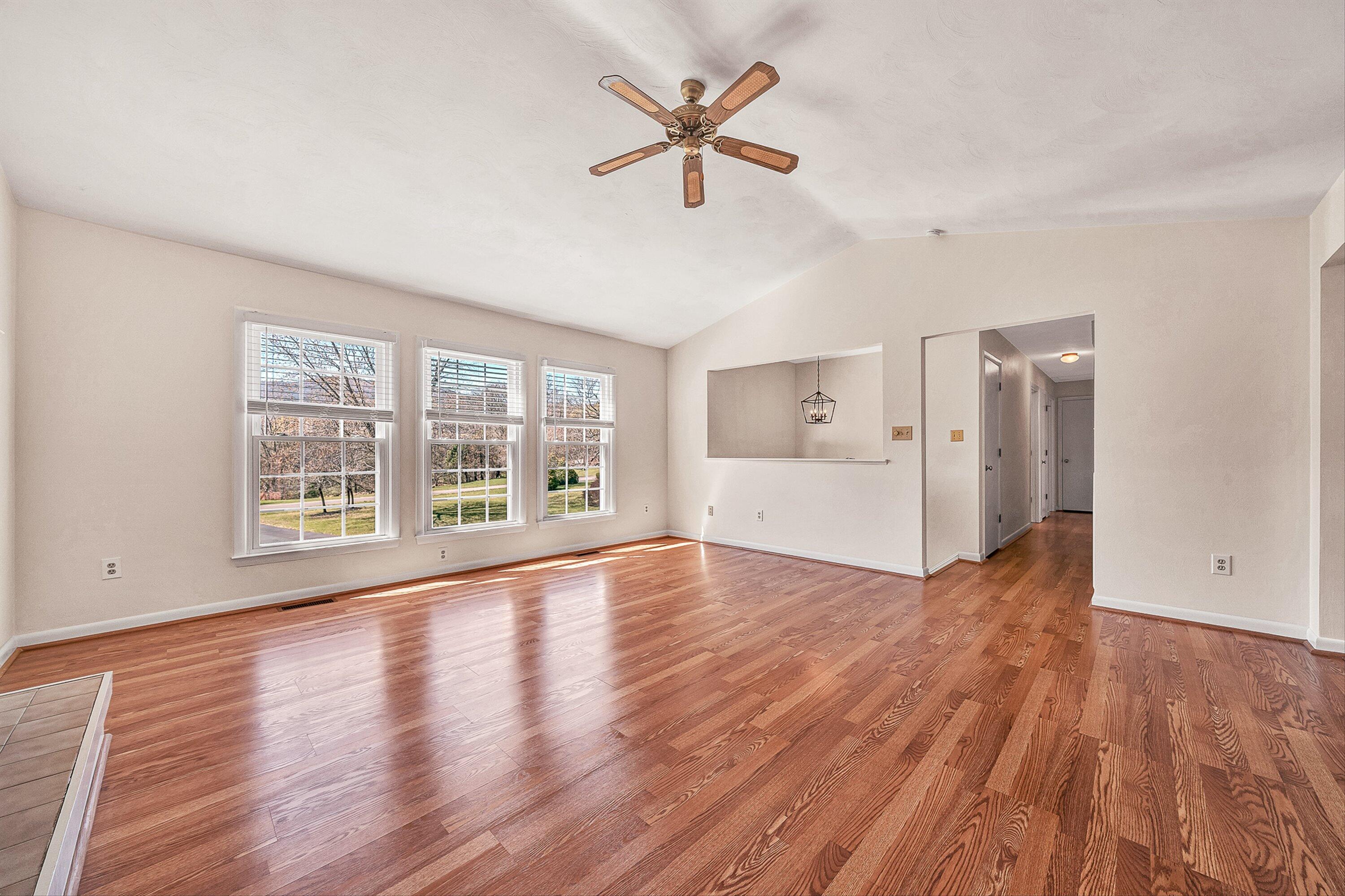 7901 Cedar Edge Road Roanoke, VA 24018 - Photo 7 of 49 Great Room