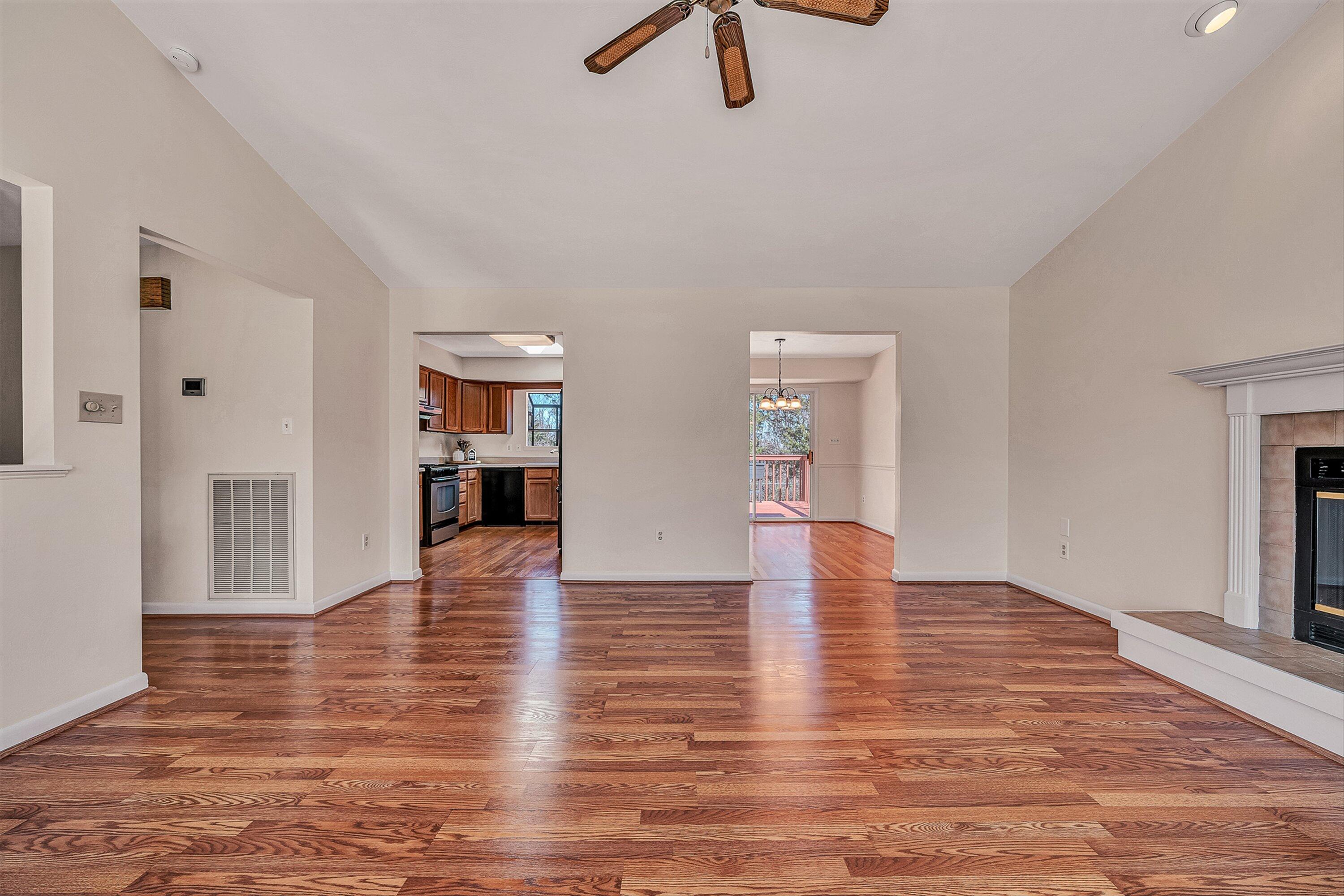 7901 Cedar Edge Road Roanoke, VA 24018 - Photo 8 of 49 Great Room