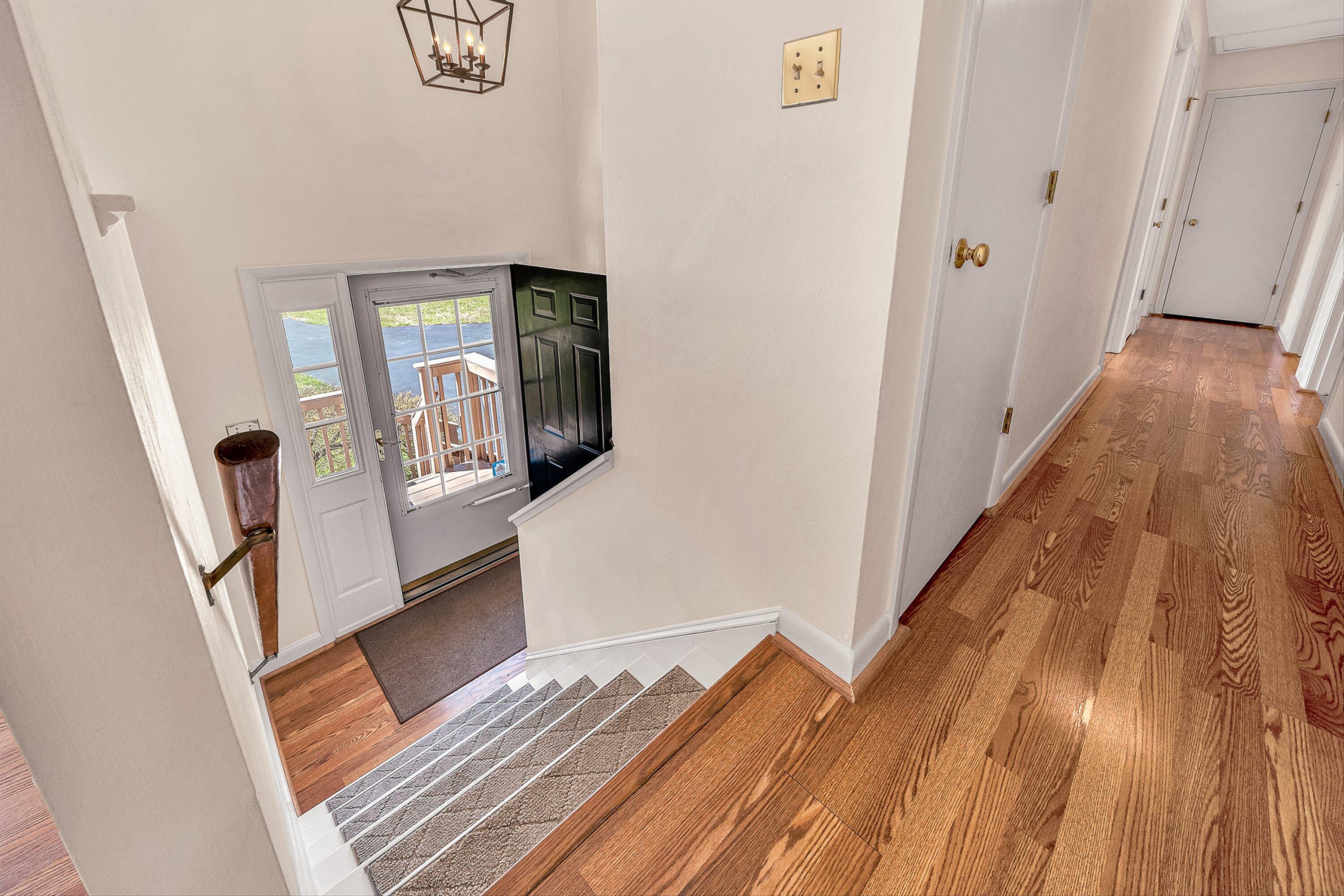 7901 Cedar Edge Road Roanoke, VA 24018 - Photo 9 of 49 Foyer