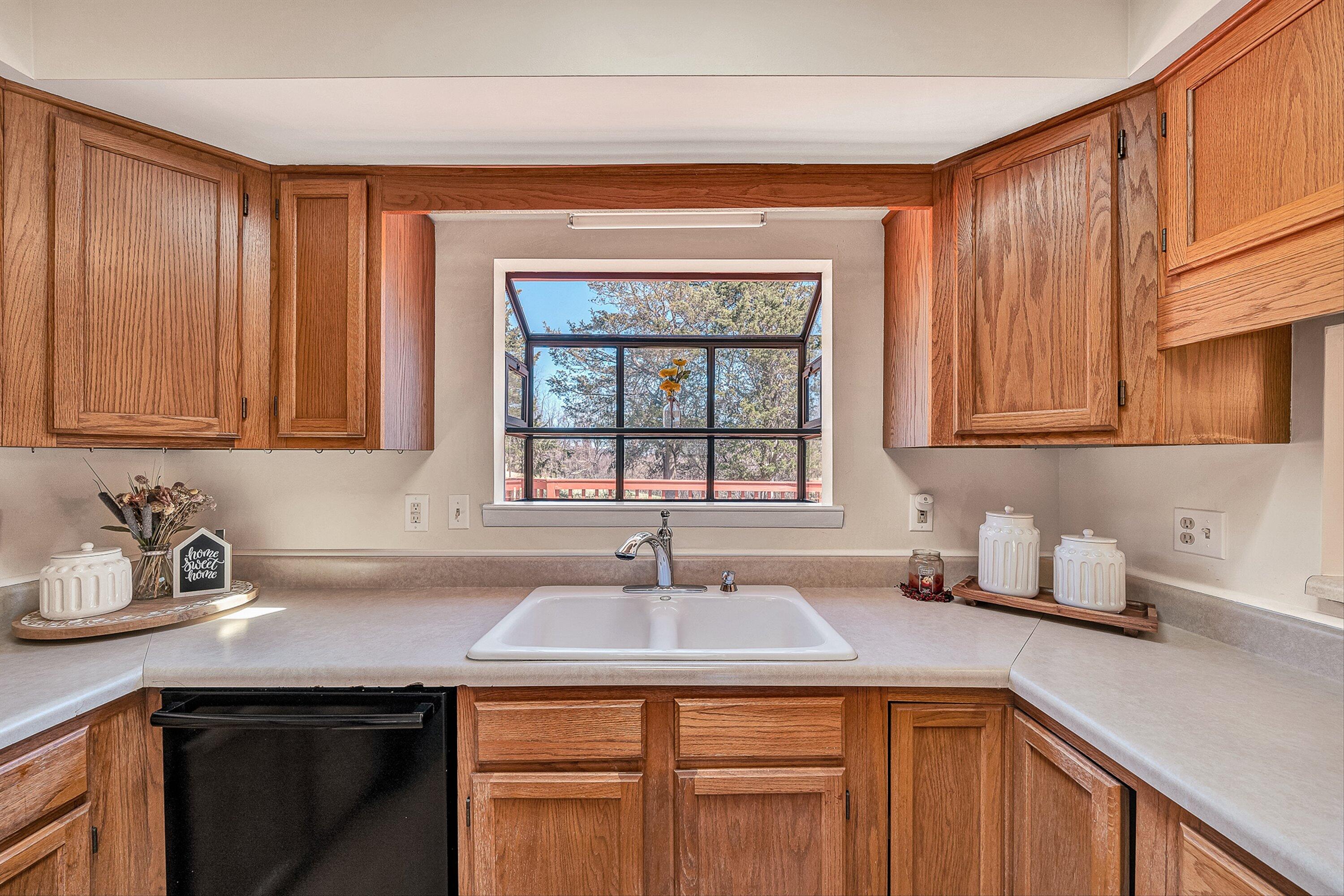7901 Cedar Edge Road Roanoke, VA 24018 - Photo 10 of 49 Kitchen