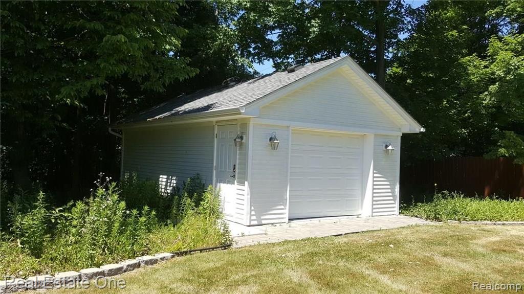 2904 Dearborn Avenue Rochester, MI 48309 - Photo 3 of 5