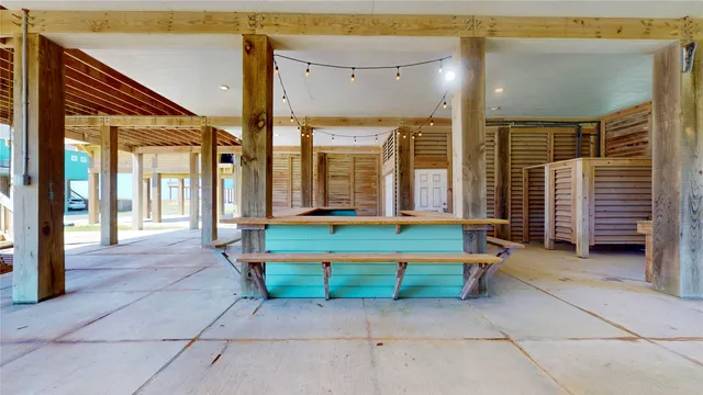 $2,400 | 1121 Blue Water Drive, Crystal Beach, TX 77650