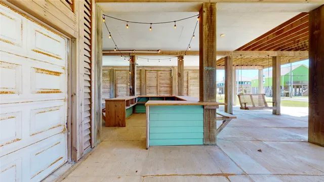 $2,400 | 1121 Blue Water Drive, Crystal Beach, TX 77650