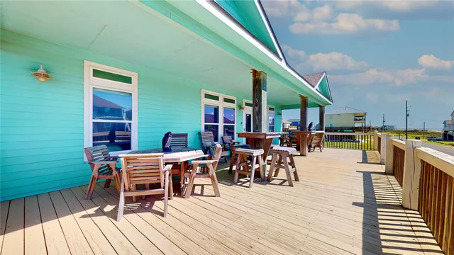 $2,400 | 1121 Blue Water Drive, Crystal Beach, TX 77650