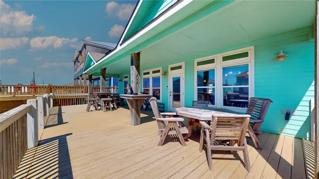 $2,400 | 1121 Blue Water Drive, Crystal Beach, TX 77650