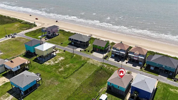 $2,400 | 1121 Blue Water Drive, Crystal Beach, TX 77650