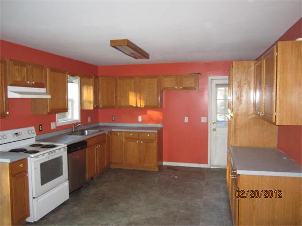 52 H Foote Road Charlton, MA 01507 - Photo 3 of 24