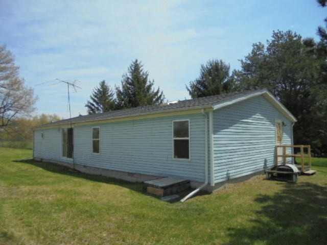 9460 South Vandecar Road Shepherd, MI 48883 - Photo 4 of 33 DSC06221 (1)