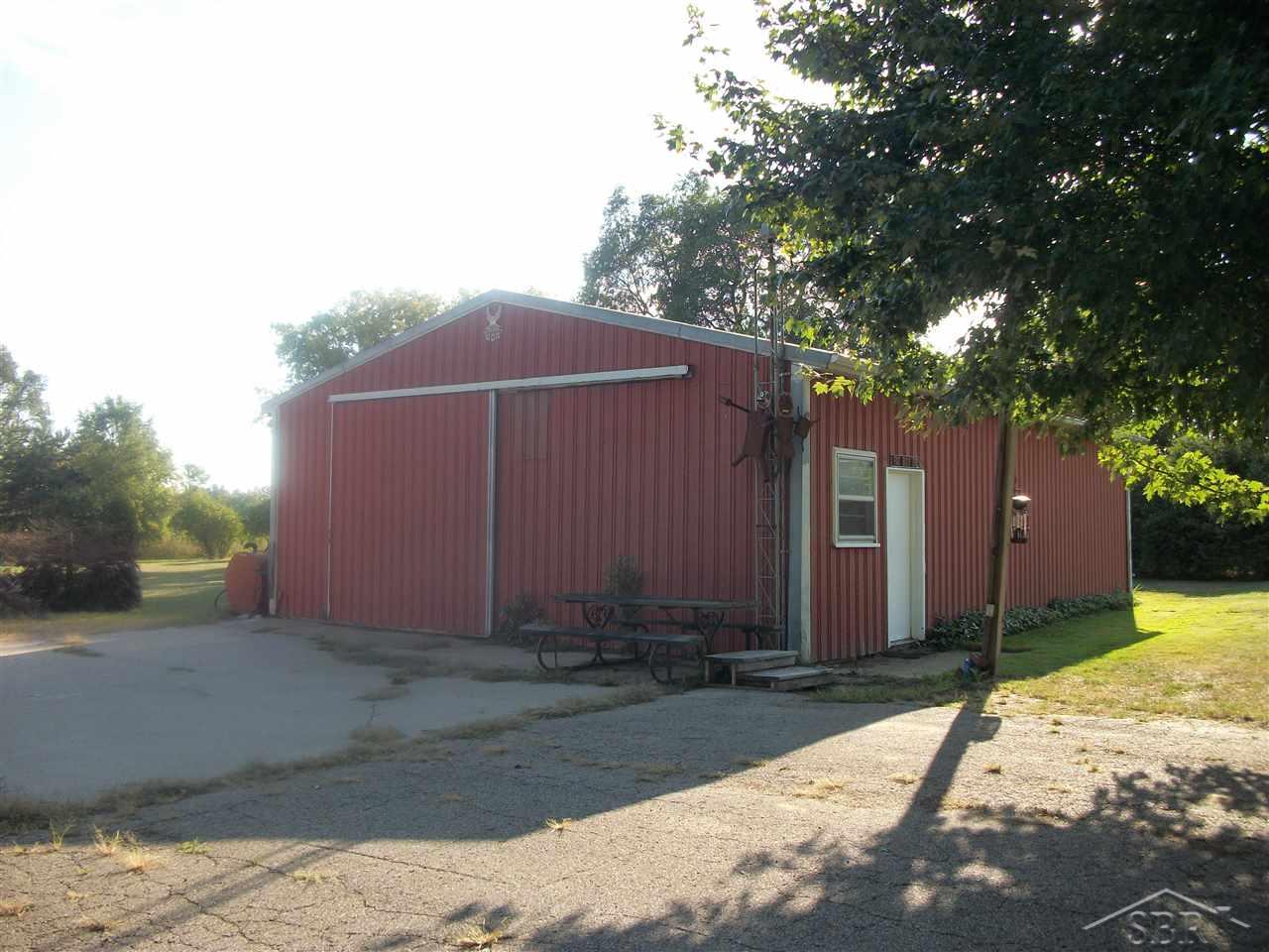 10621 Dice Road Freeland, MI 48623 - Photo 19 of 22 31393523-18.JPG