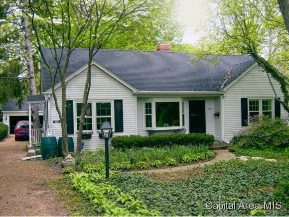 1821 Cherry Road Springfield, IL 62704 - Photo 1 of 12