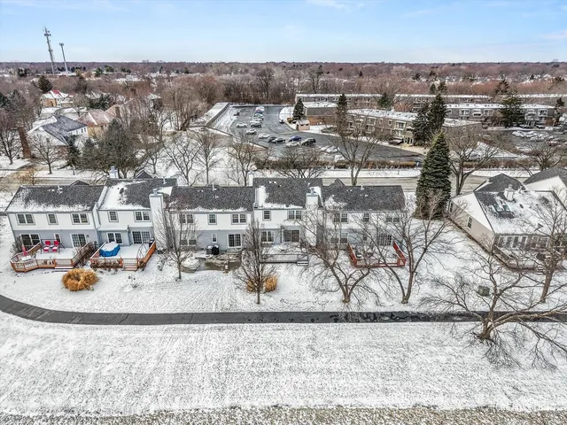 $399,000 | 1712 Coach Drive, Naperville, IL 60565