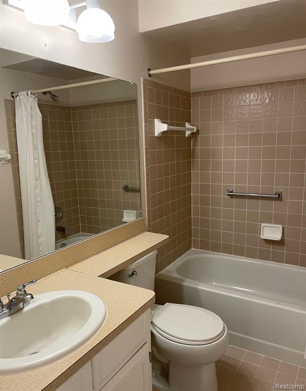 902 Ridge Court, Unit 122 Brighton, MI 48116 - Photo 16 of 28 Gallery Image 16