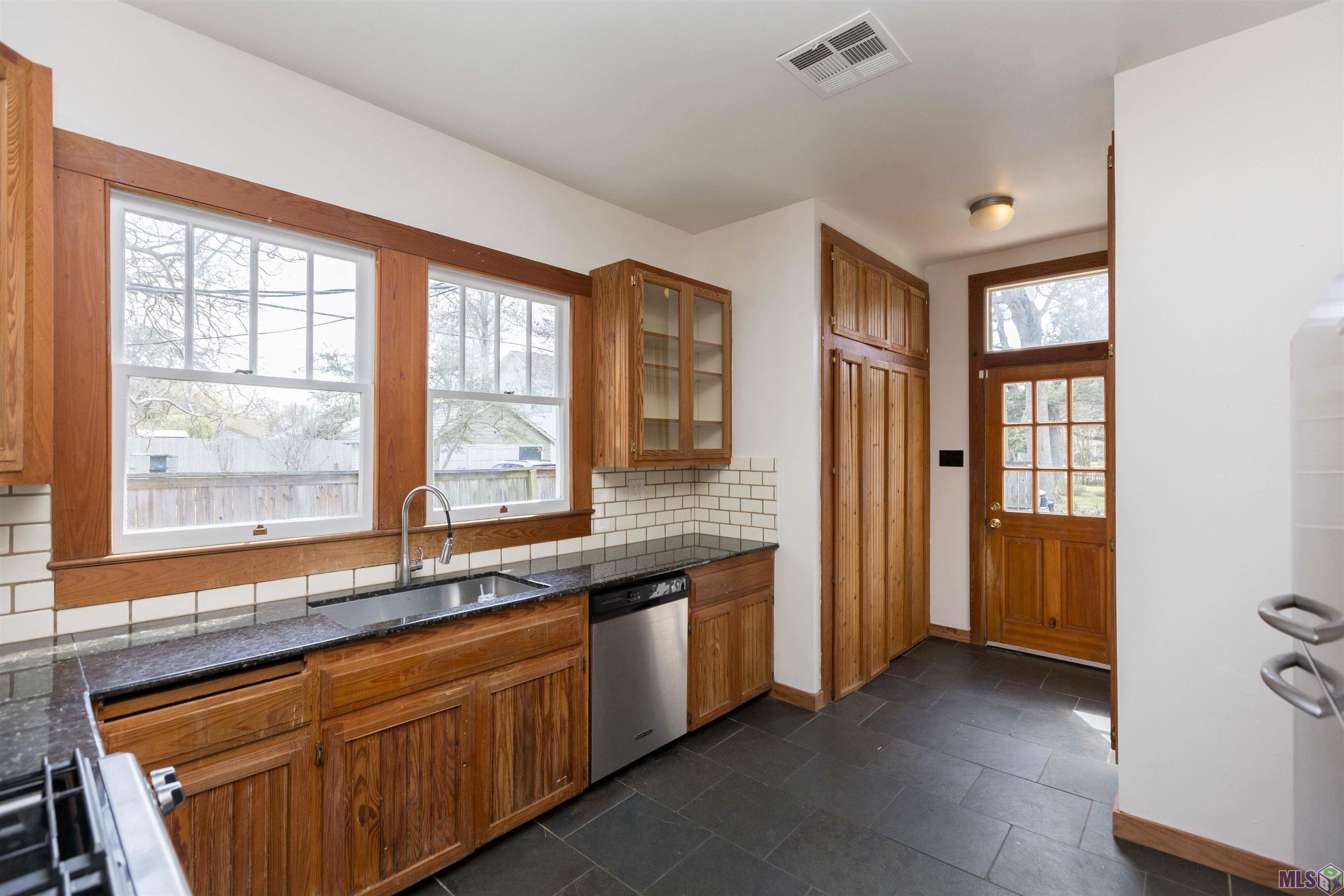 1946 Pericles Street Baton Rouge, LA 70808 - Photo 12 of 33 Light & Bright kitchen!