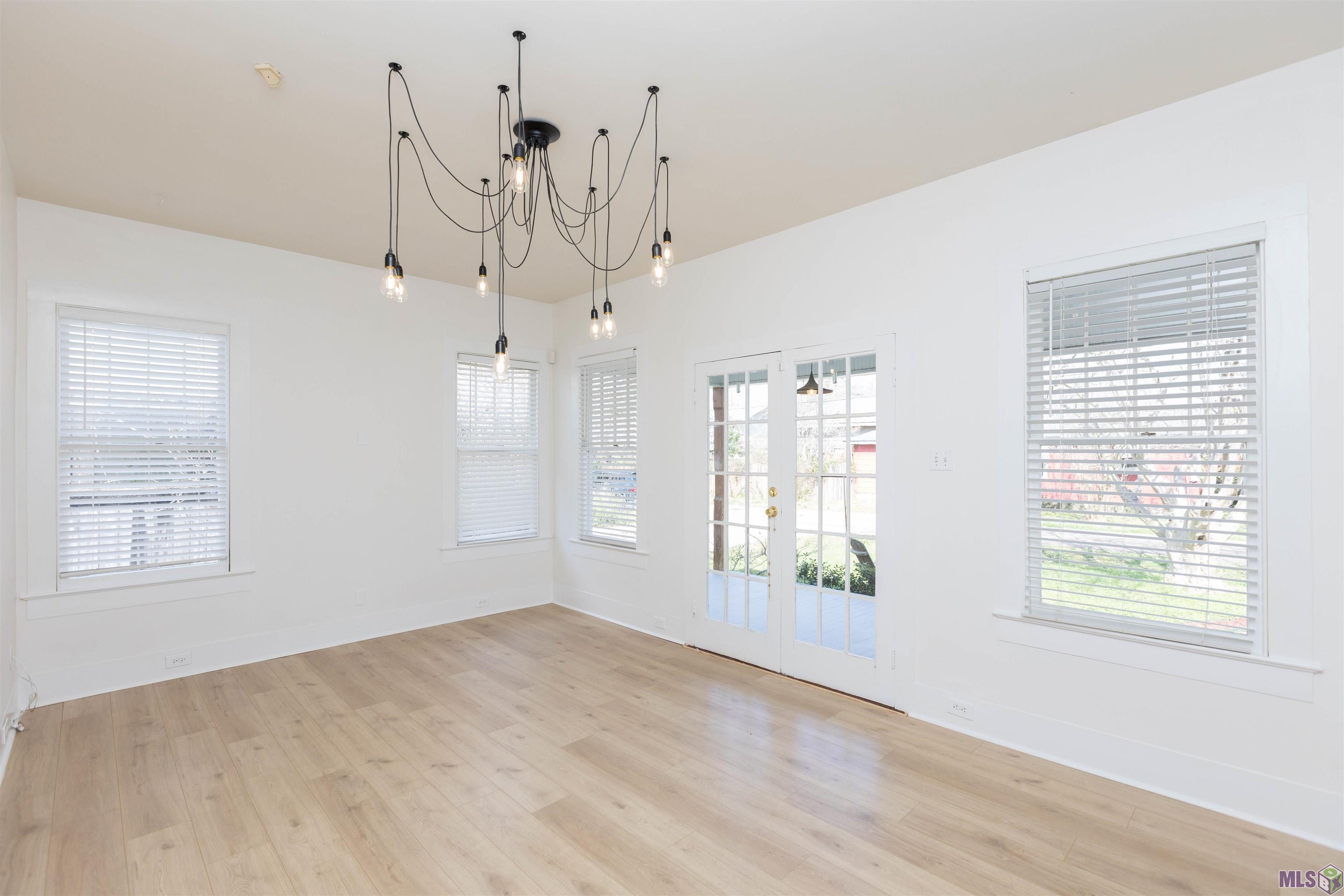 1946 Pericles Street Baton Rouge, LA 70808 - Photo 6 of 33 LIVING ROOM!