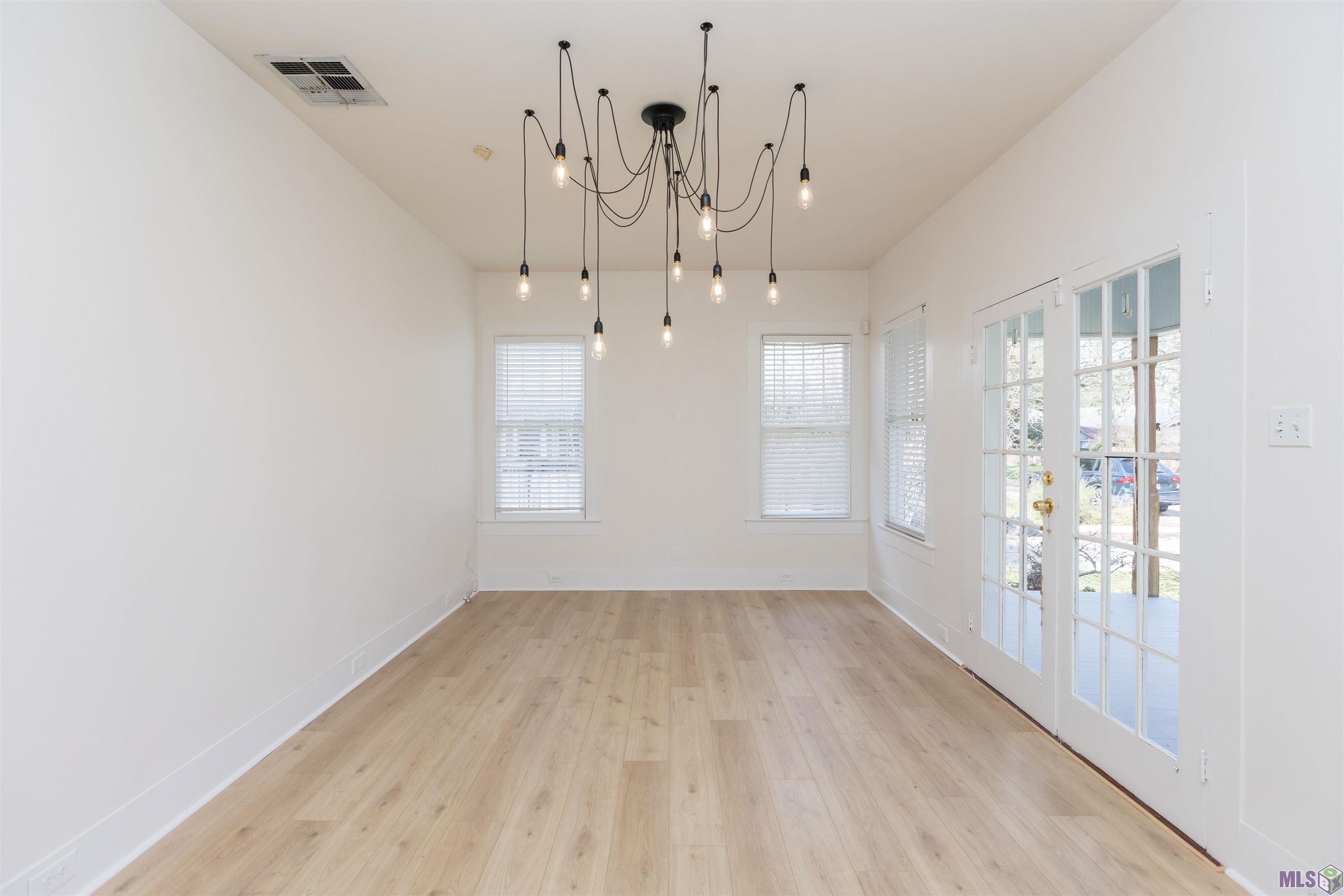 1946 Pericles Street Baton Rouge, LA 70808 - Photo 8 of 33 Living Room