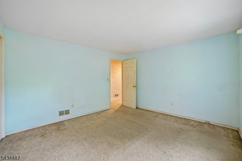 137 Beekman Road Summit, NJ 07901 - Photo 27 of 44