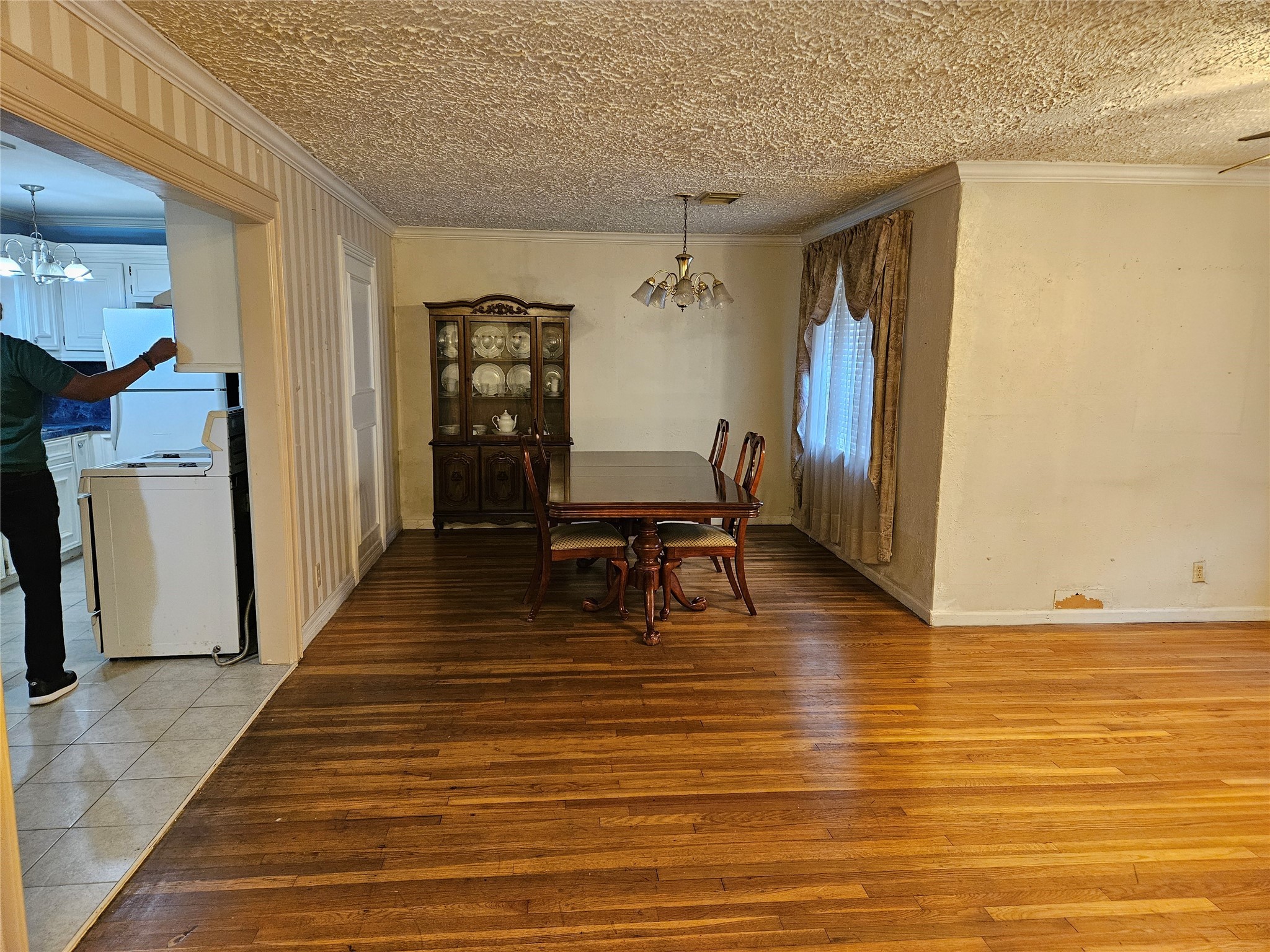 5218 Cortelyou Lane Houston, TX 77021 - Photo 13 of 45 a living room with furniture and a wooden floor
