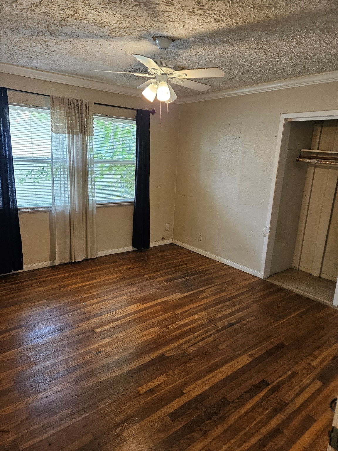 5218 Cortelyou Lane Houston, TX 77021 - Photo 21 of 45 a view of an empty room with wooden floor and a window