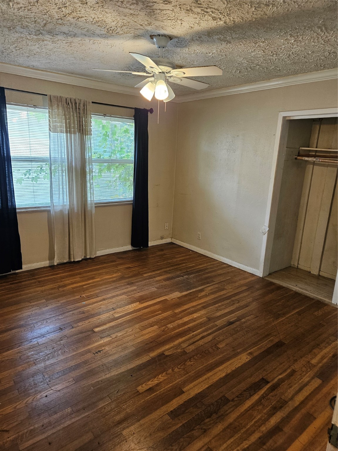 5218 Cortelyou Lane Houston, TX 77021 - Photo 22 of 45 a view of an empty room with wooden floor and a window