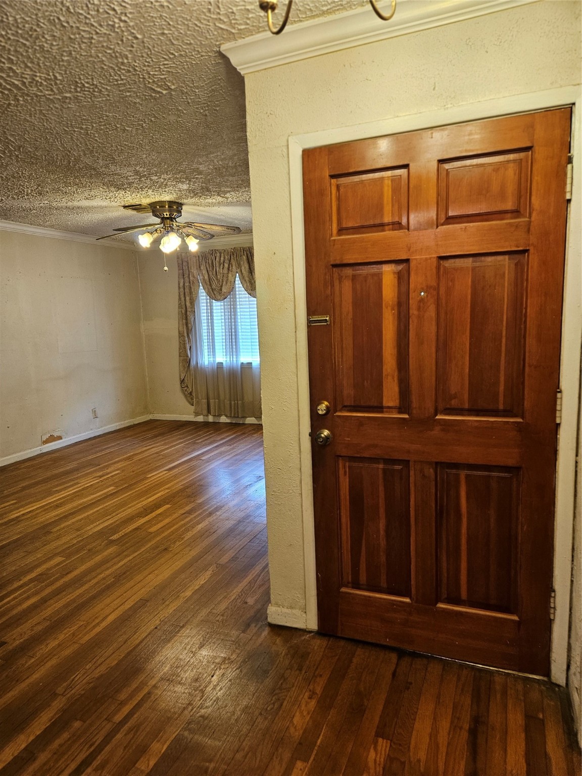 5218 Cortelyou Lane Houston, TX 77021 - Photo 34 of 45 a view of a door of the house