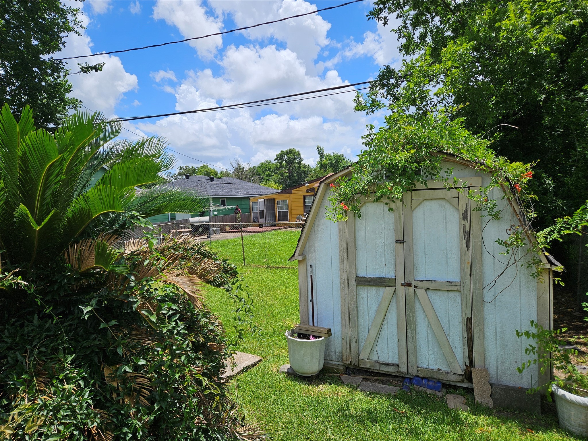 5218 Cortelyou Lane Houston, TX 77021 - Photo 40 of 45 a view of a bird house