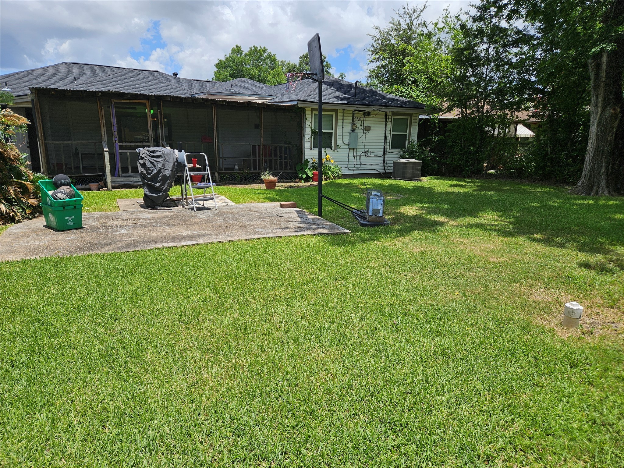 5218 Cortelyou Lane Houston, TX 77021 - Photo 42 of 45 a view of a couches in backyard of house