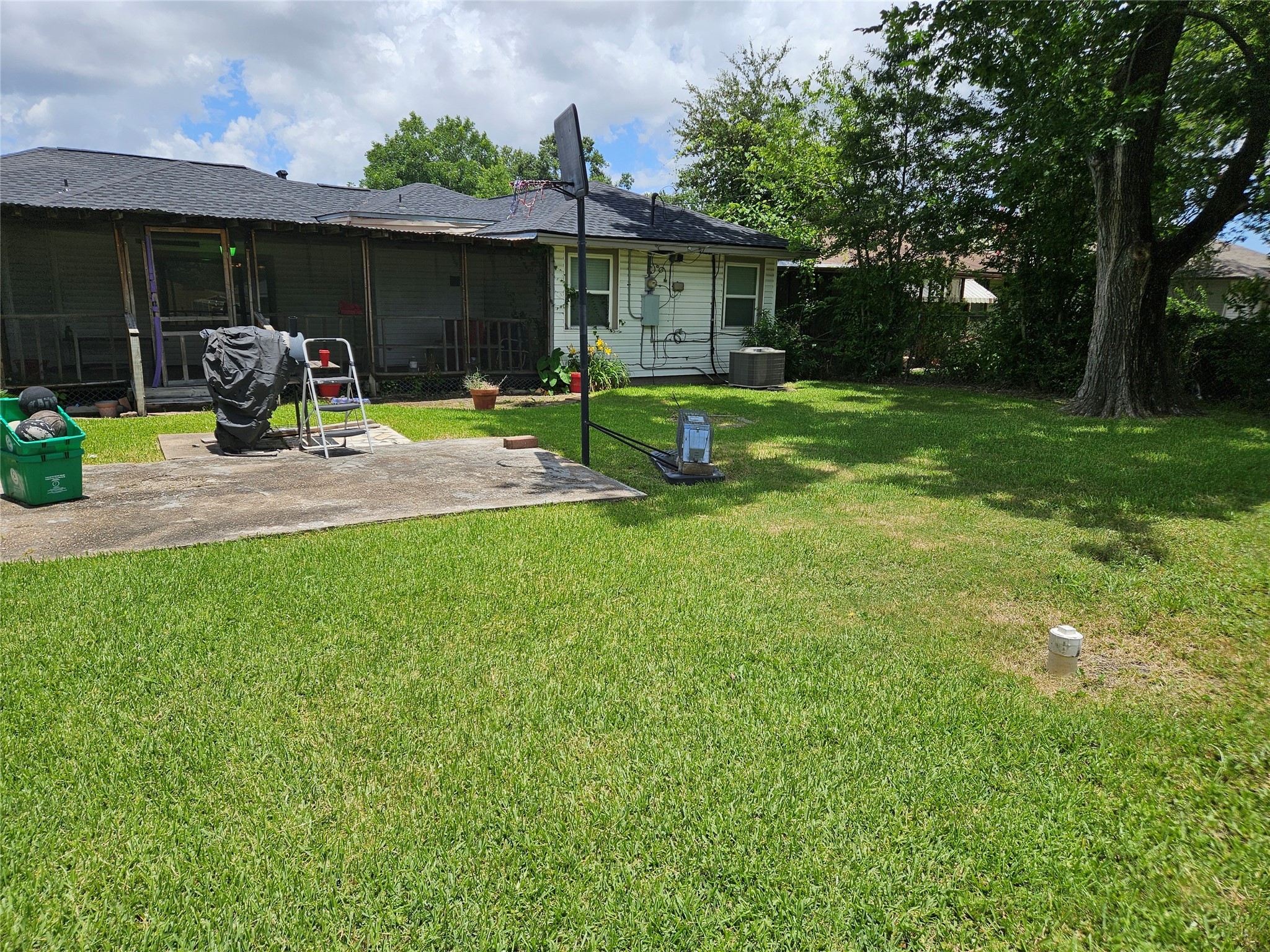 5218 Cortelyou Lane Houston, TX 77021 - Photo 43 of 45 a view of outdoor space yard and porch