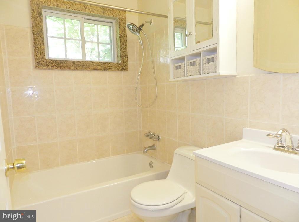 13007 Bluhill Road Silver Spring, MD 20906 - Photo 20 of 30 Bath
