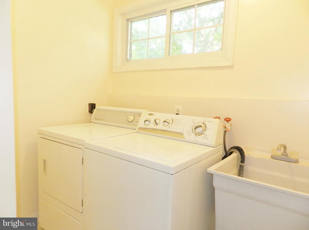 13007 Bluhill Road Silver Spring, MD 20906 - Photo 26 of 30 Laundry