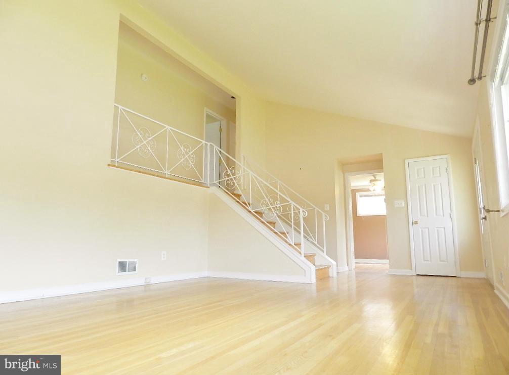 13007 Bluhill Road Silver Spring, MD 20906 - Photo 4 of 30 Living Room