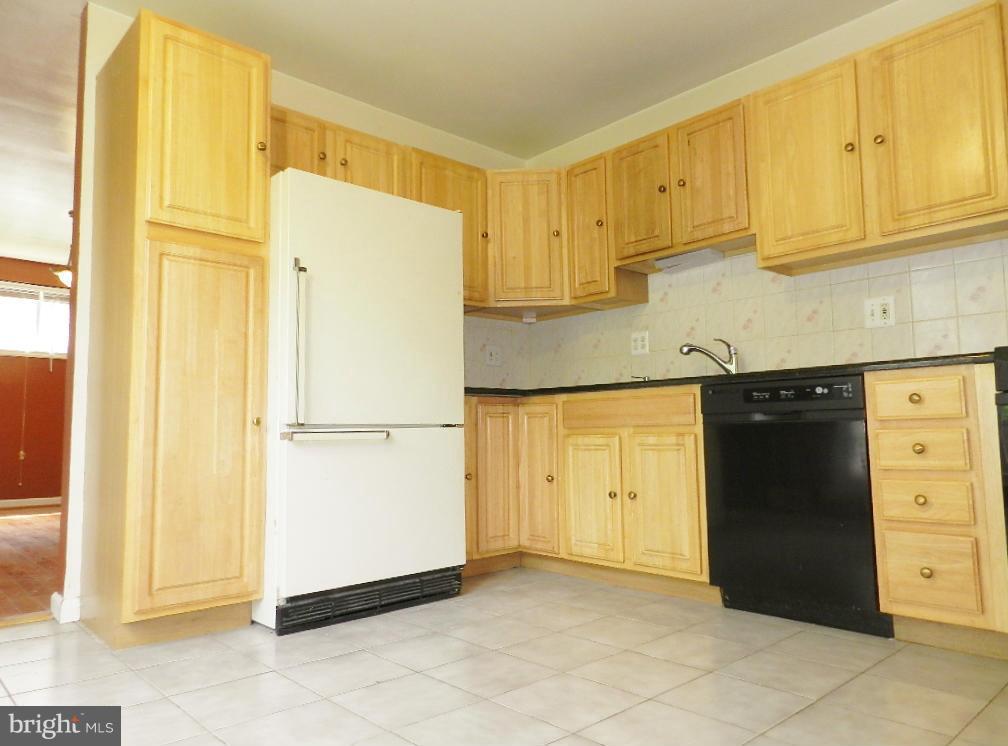 13007 Bluhill Road Silver Spring, MD 20906 - Photo 9 of 30 Kitchen