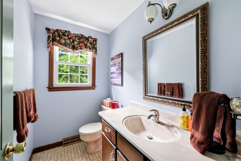 431 Prospect Street East Longmeadow, MA 01028 - Photo 11 of 38