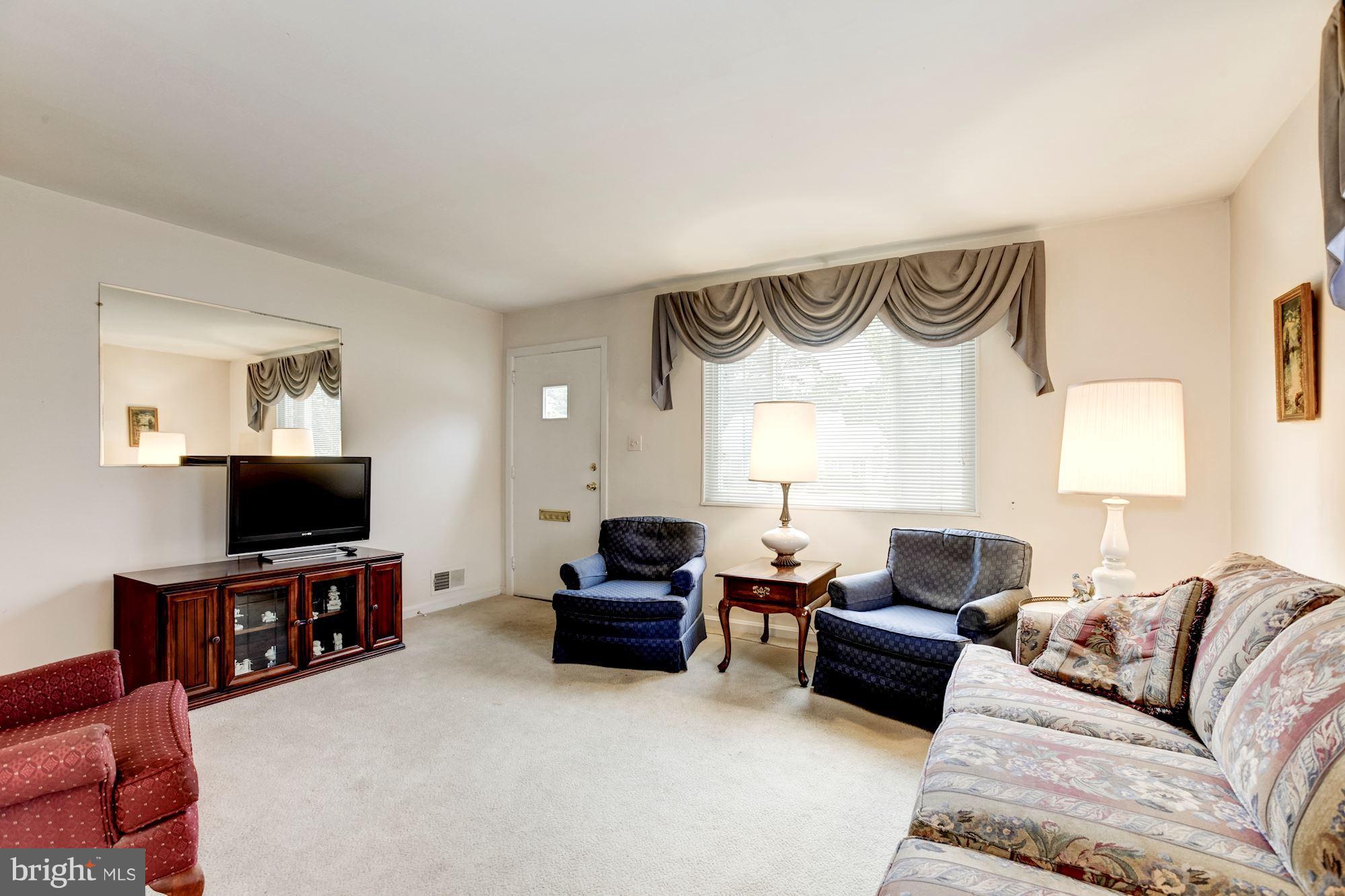 902 Gabel Street Silver Spring, MD 20901 - Photo 4 of 20 Living Room