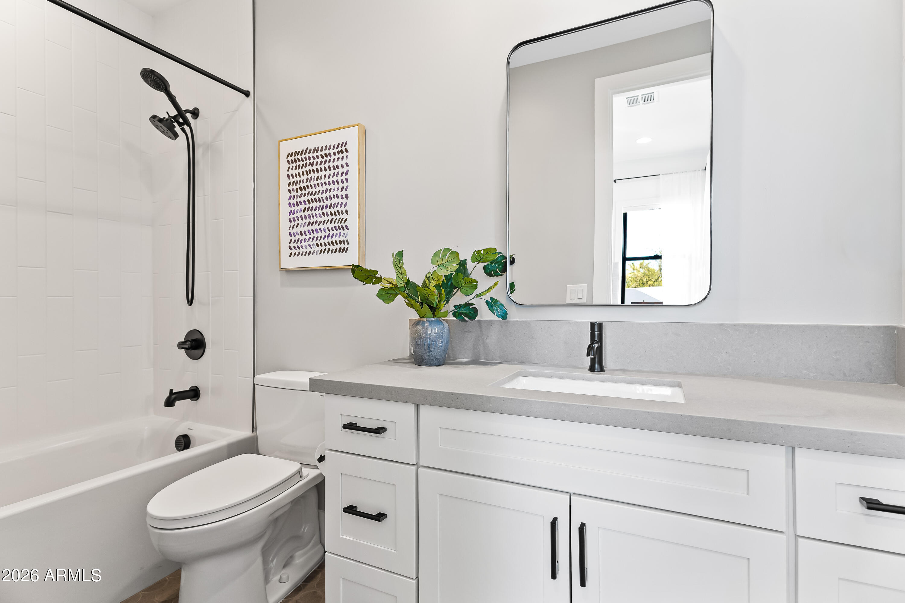 5136 North 10th Way Phoenix, AZ 85014 - Photo 20 of 42 Ensuite Guest bath 1