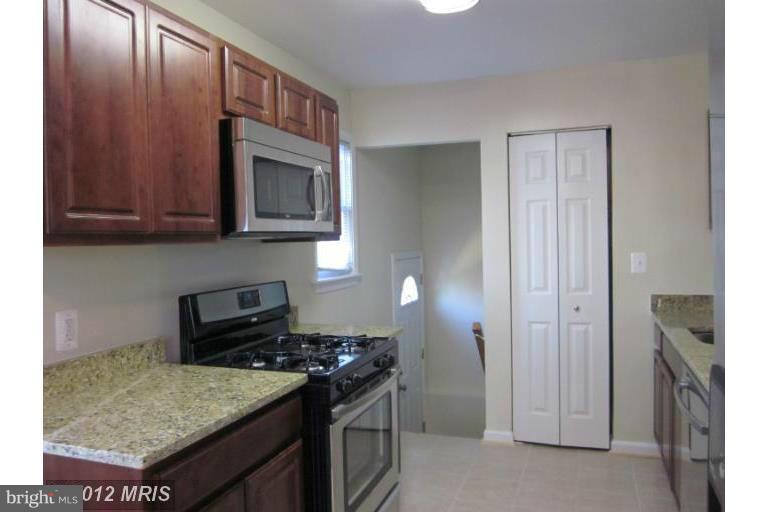 6611 Stanton Road Hyattsville, MD 20784 - Photo 3 of 20 Kitchen