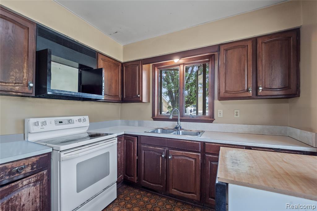 5095 Casey Road Dryden, MI 48428 - Photo 7 of 56
