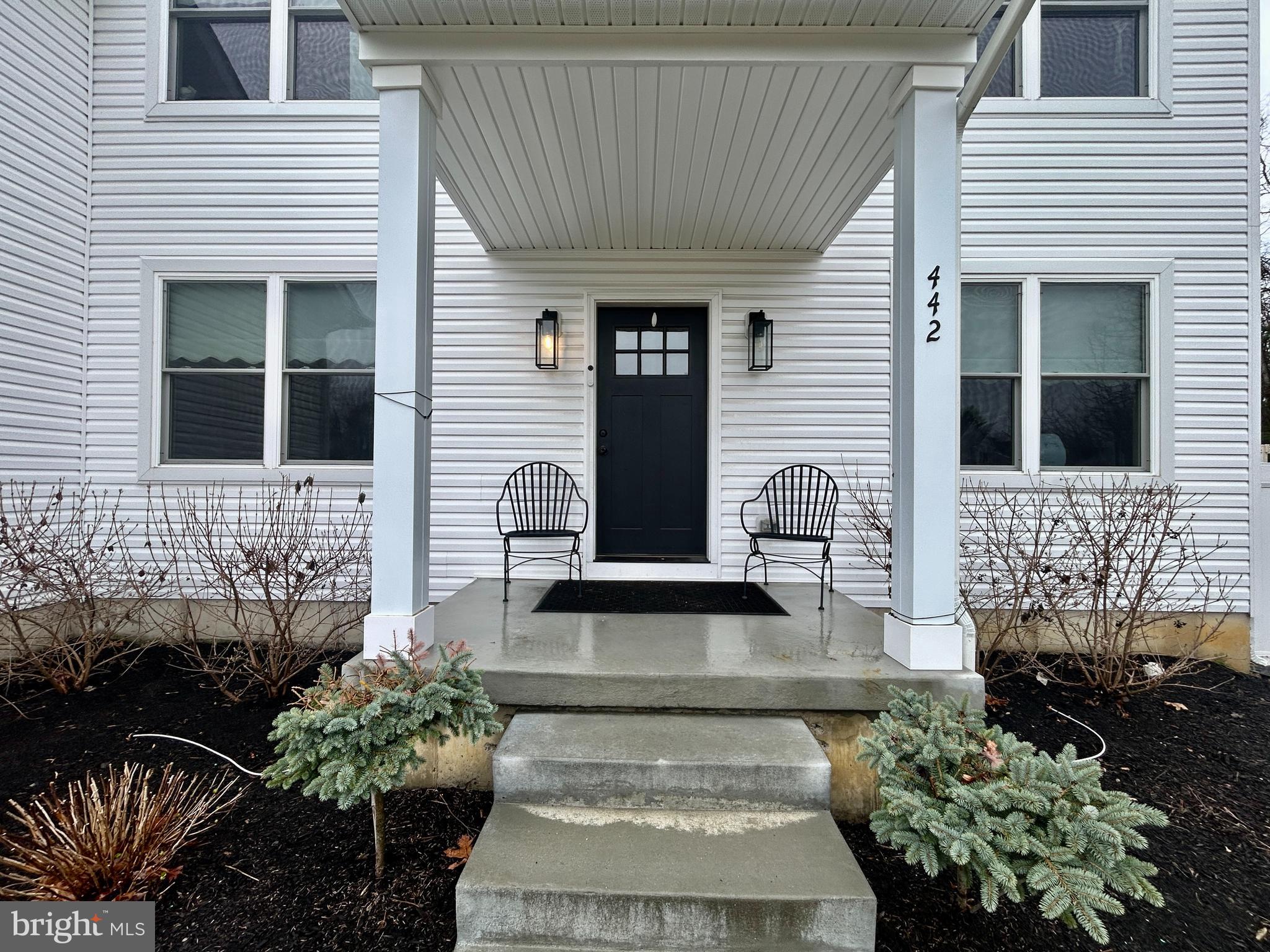 442 Waterfords Edge Court Atco, NJ 08004 - Photo 2 of 37 a front view of a house with a garden